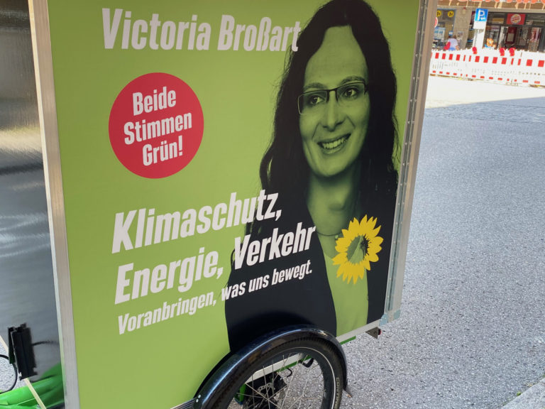 Bundestagskandidatin Victoria Broßart in Raubling